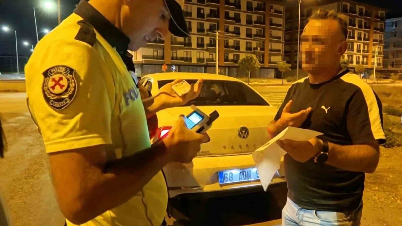 Aksaray’da Alkollü Sürücü Yakalanınca Polis Memurlarına Önce Yalvardı, Sonra Beddua Yağdırdı