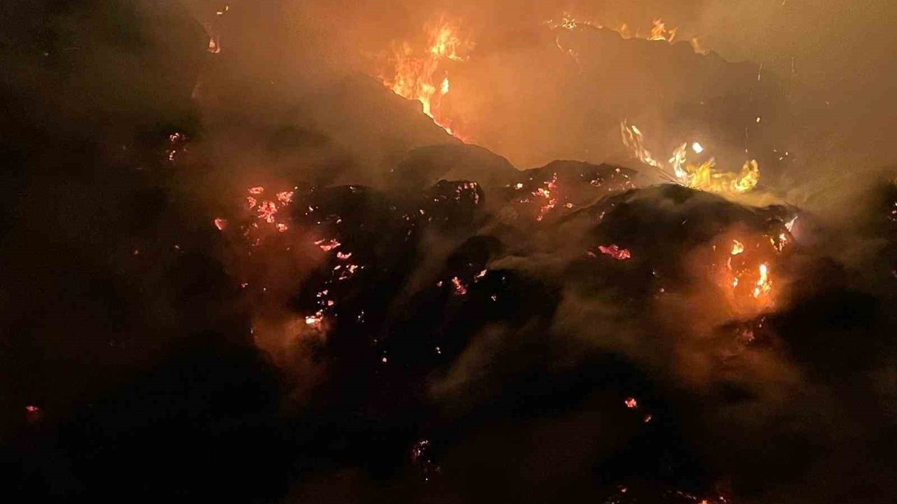 Burdur’da Saman Balya Yangını: 2 Bin Balya Kül Oldu