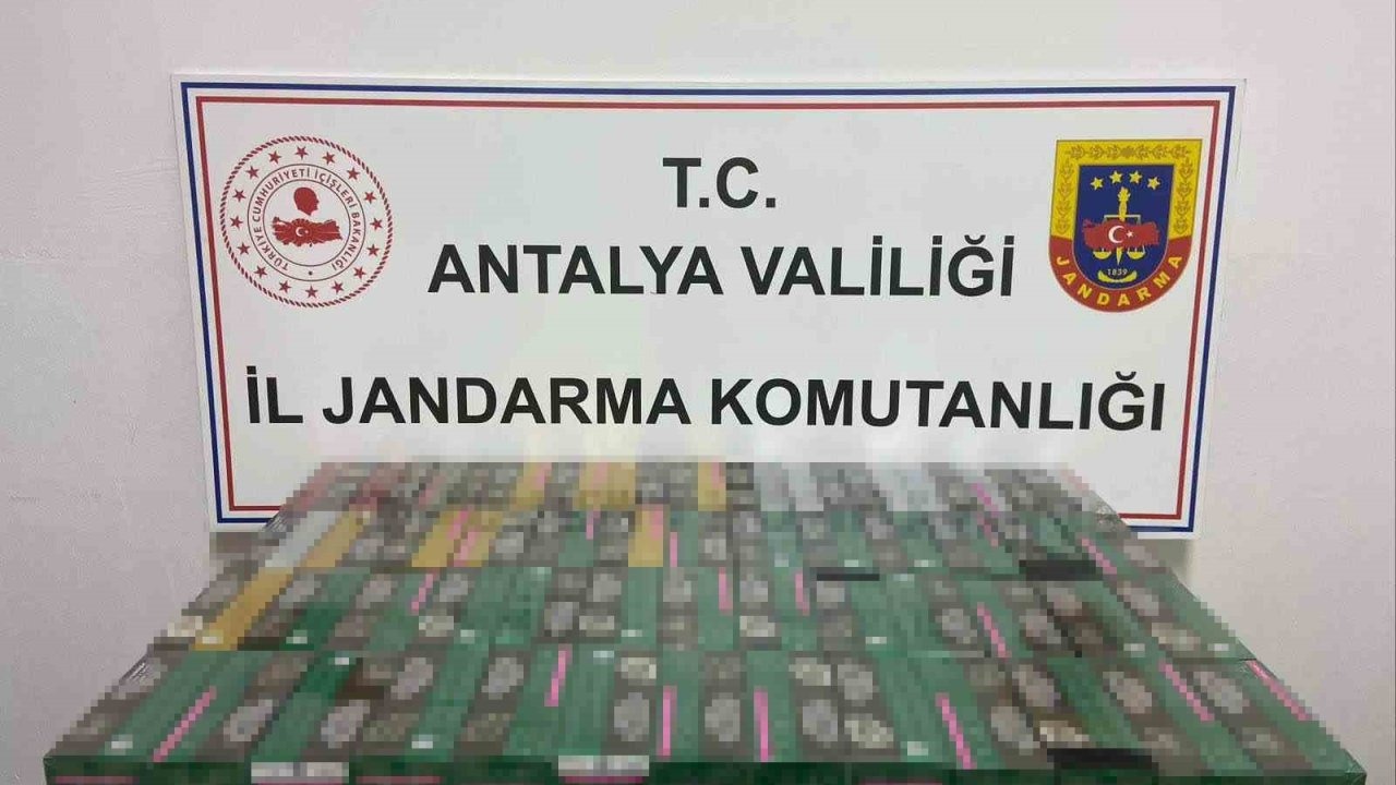 Antalya'da 2 Bin Paket Kaçak Sigara Ele Geçirildi