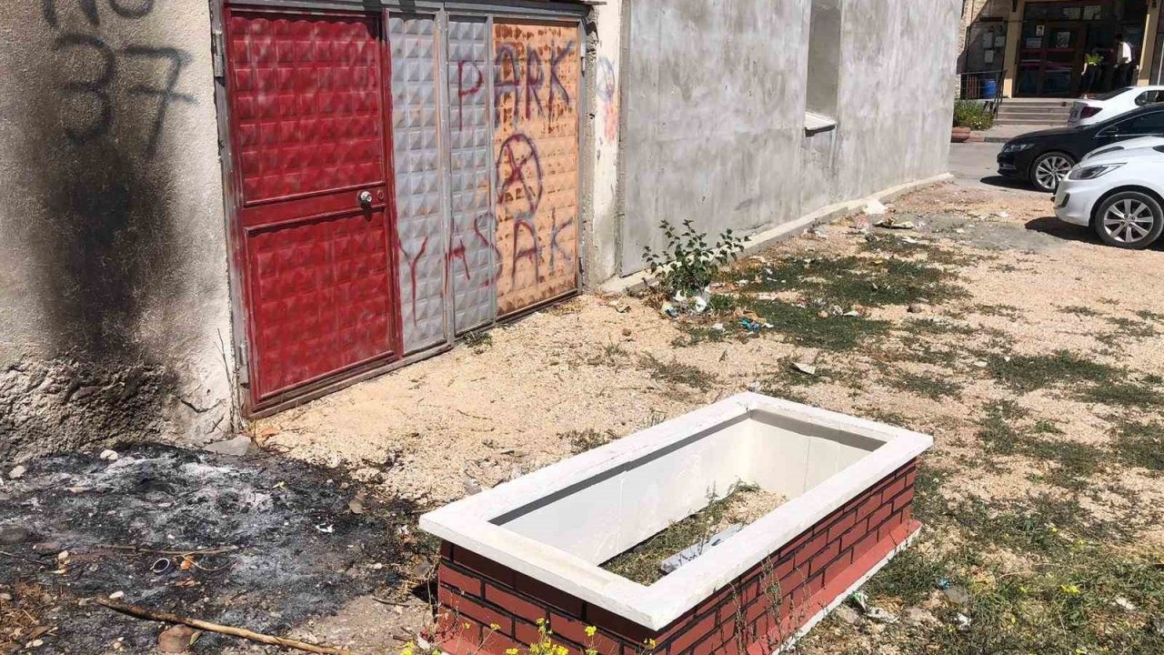 Eskişehir’de Boş Arazide Gizemli Mezar