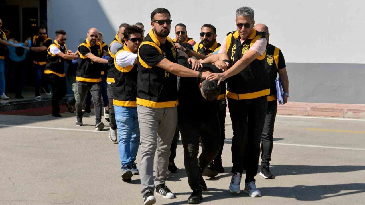 Adana&#039;da Otopark Haraç Girişimi: 6 Tutuklama, İş Yerinde 54 Bin Uyuşturucu Hap ve 12 Silah Bulundu