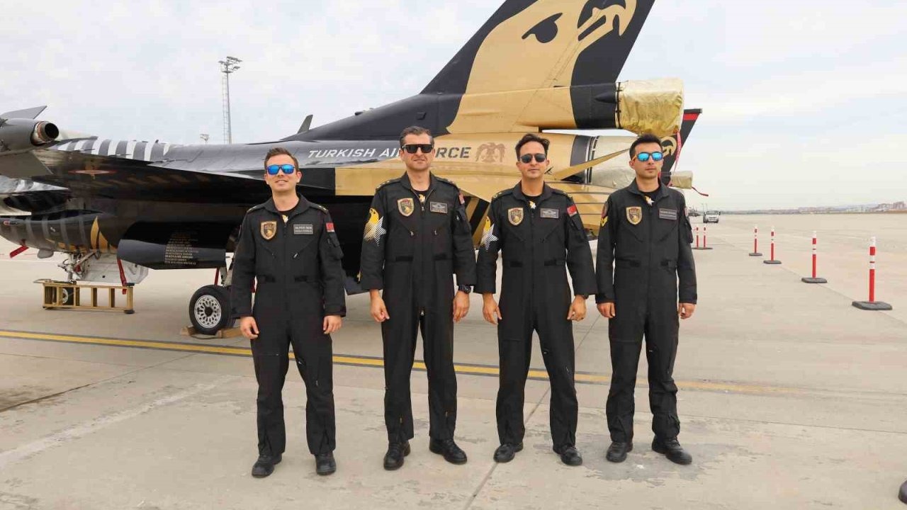 SOLOTÜRK’ten TEKNOFEST’te Nefes Kesen Gösteri: &quot;Gelecekte Uçağımız KAAN Olacak&quot;