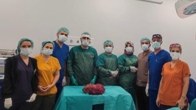 Mardin'de Tıp Zaferi: 6 Kilogramlık Dev Böbrek Başarılı Ameliyatla Alındı