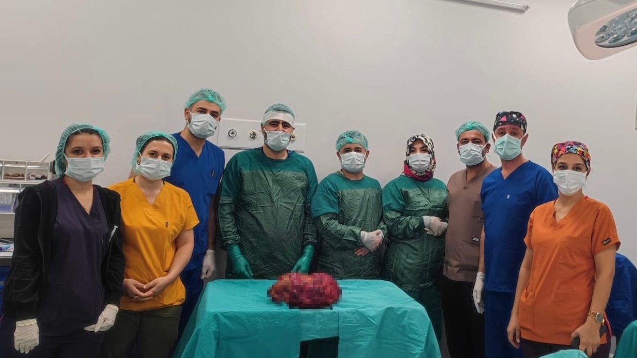 Mardin&#039;de Tıp Zaferi: 6 Kilogramlık Dev Böbrek Başarılı Ameliyatla Alındı