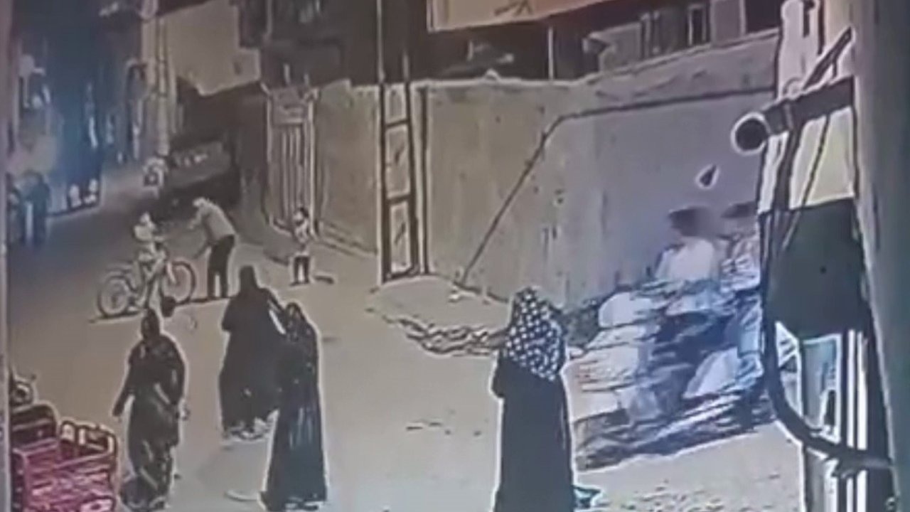 Çocukları sopayla döven şahıs serbest kaldı