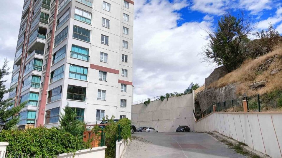 Ankara’da 13. kattan düşen 6 yaşındaki çocuk hayatını kaybetti