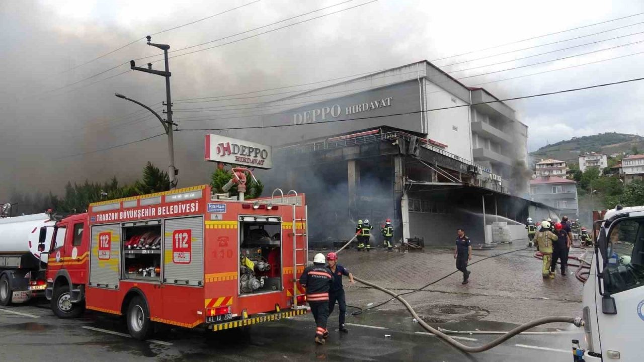 Trabzon’da AVM yangının ilk çıktığı andaki görgü tanığı: &quot;Sanki savaşta bomba atılır gibi patlama sesi duydum&quot;