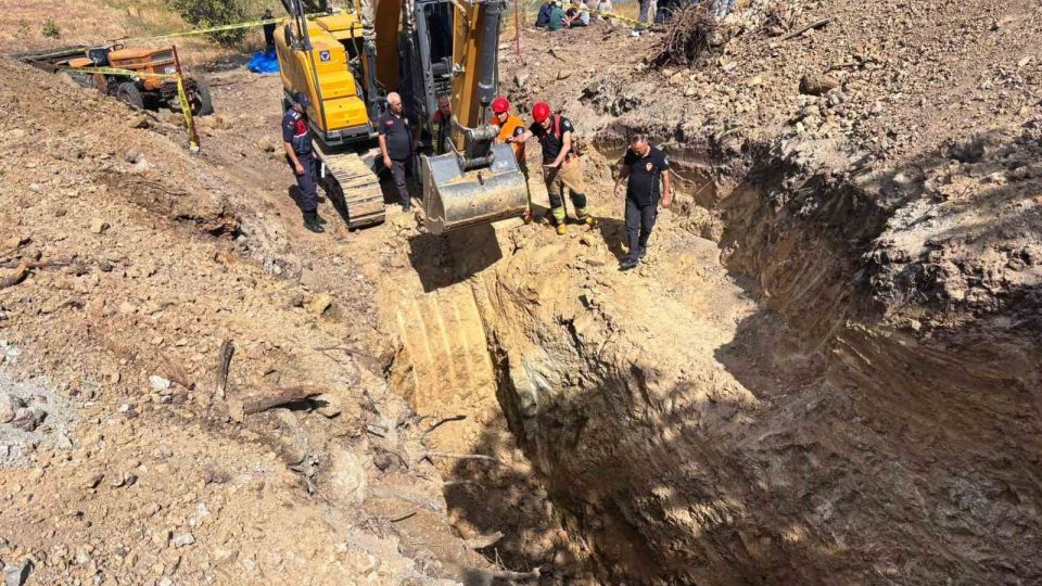 Su kuyusu açmaya çalışan 2 çiftçi toprak altında kaldı