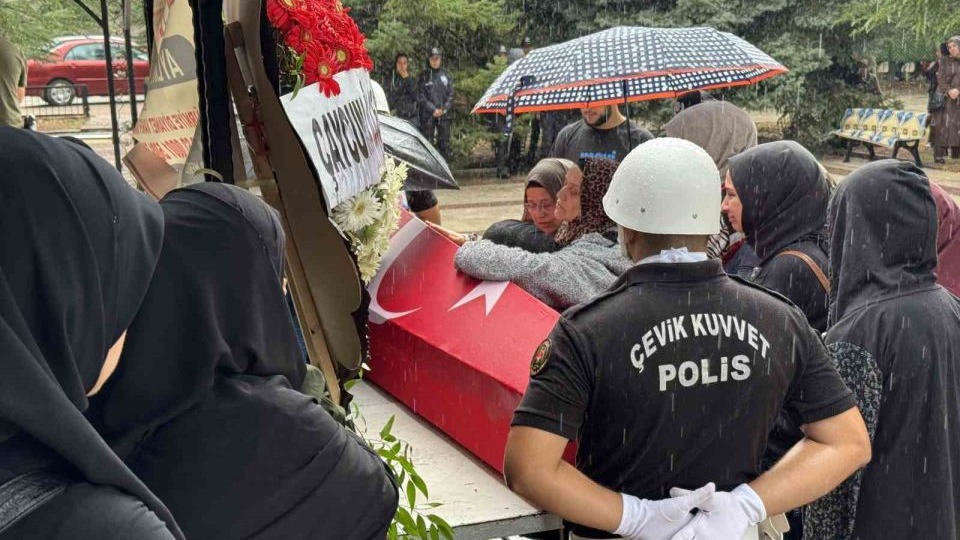 Kazada hayatını kaybeden polis memuru gözyaşları arasında toprağa verildi