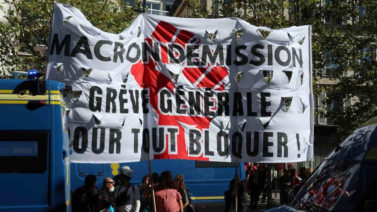 Fransa&#039;da Bütçe Kesintileri Protestoları: 110 Gözaltı