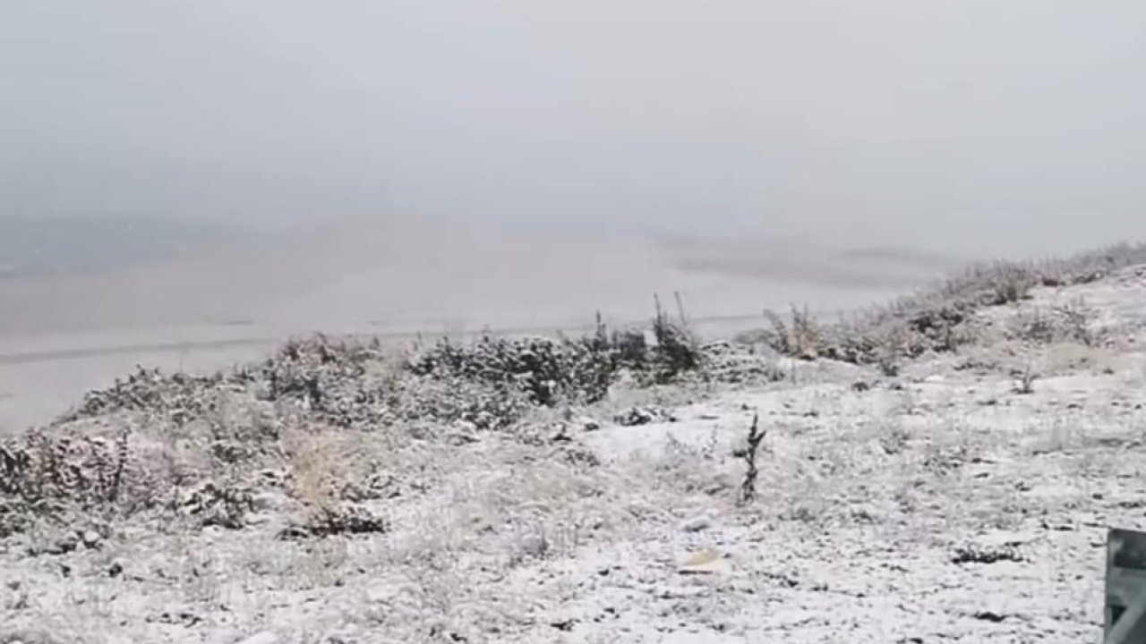 Ardahan&#039;da Yüksek Kesimlere Mevsimin İlk Karı Düştü