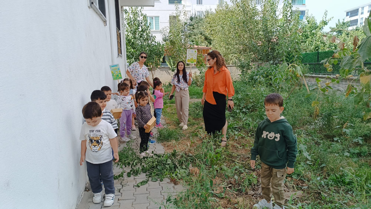 KidTopia Anaokulu Öğrencileri Doğa Gezisinde: Minik Ellerde Hasat Sevinci