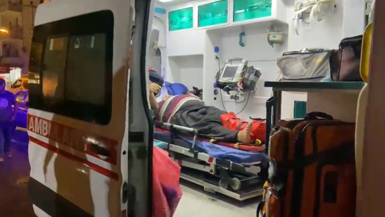 Erdemli'de Otomobil ile Motosiklet Çarpıştı: 2 Kişi Yaralandı