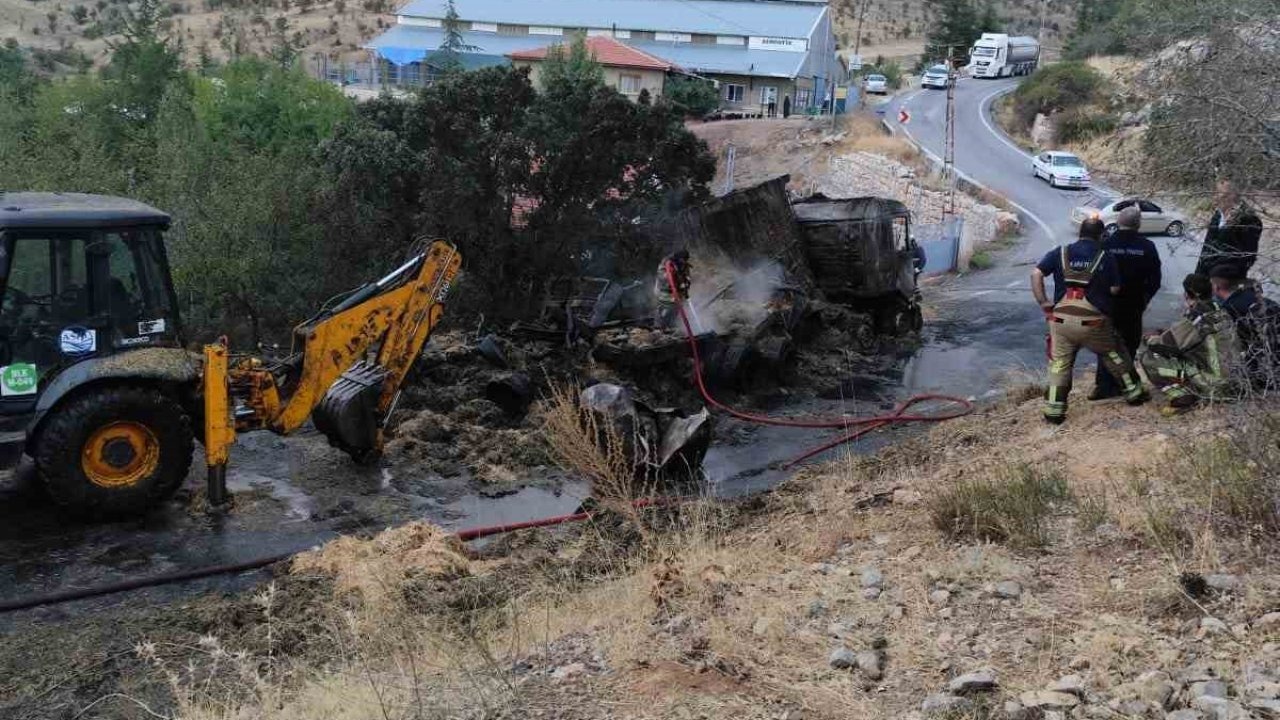 Ankara'da Yanan Tır, Söndürüldükten Sonra Yeniden Alevlendi