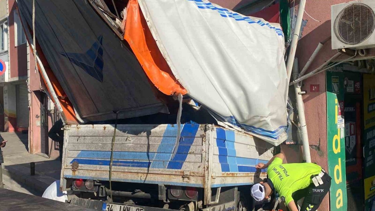 Kamyonet ganyan bayisine girdi