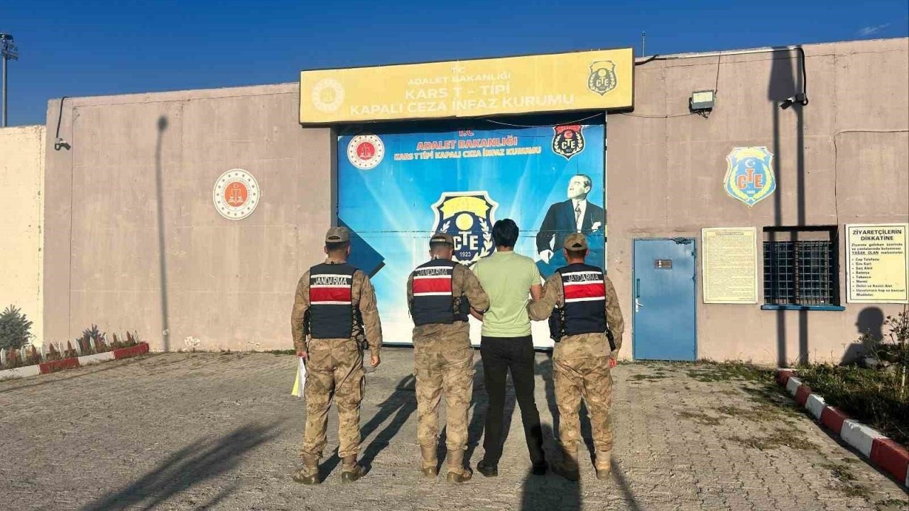 Kars&#039;ta Silahlı Tehdit Suçundan Aranan Şahıs Yakalandı