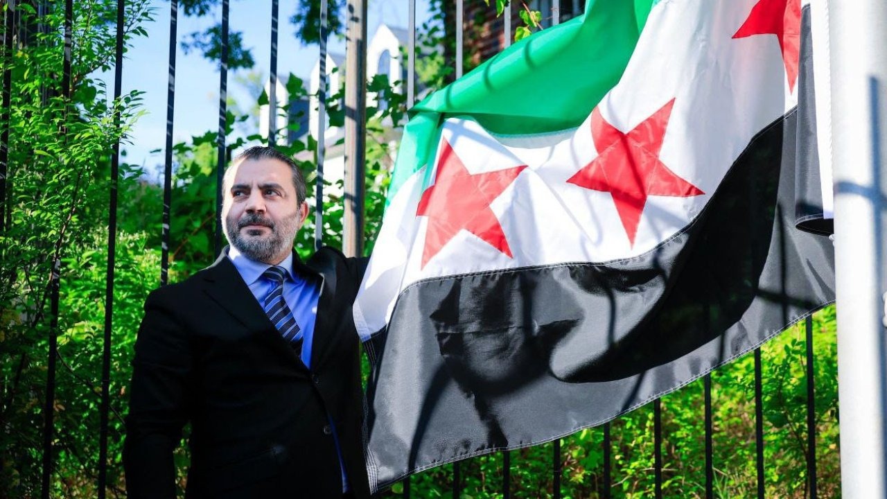 Suriye Bayrağı 25 Yıl Sonra Washington&#039;da Yeniden Göndere Çekildi