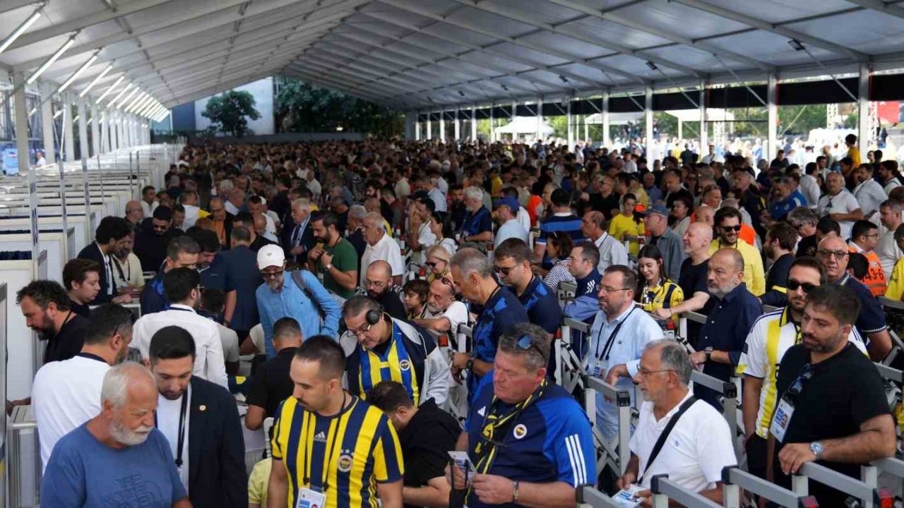 Fenerbahçe’de Olağanüstü Seçimli Genel Kurul&#039;da Oy Verme İşlemi Başladı