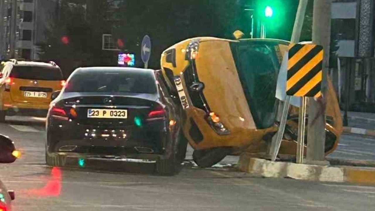 Elazığ’da Trafik Kazası: 2 Kişi Yaralandı