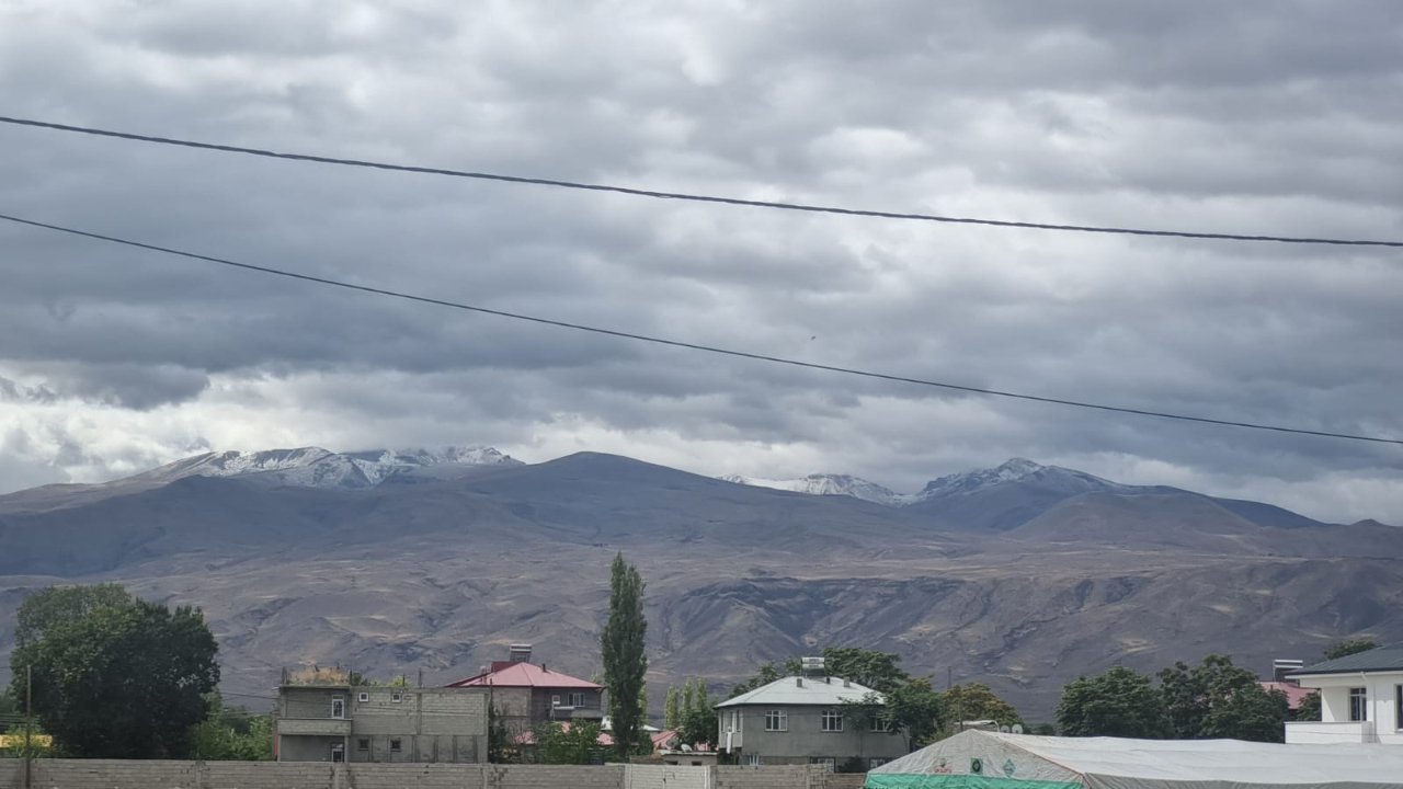 Iğdır’ın Yüksek Kesimlerine Mevsimin İlk Karı Yağdı