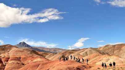 AKUD Üyeleri Tuzluca Gökkuşağı Tepelerinde Unutulmaz Bir Gün Geçirdi