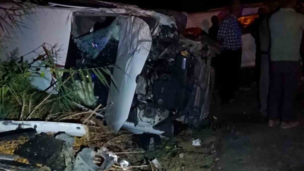 Mut&#039;ta Trafik Kazası: 1 Ölü, 8 Yaralı