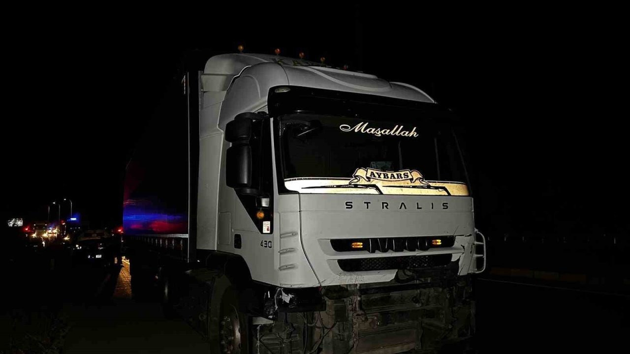 Uşak’ta tır ile otomobil çarpıştı: 1 ölü, 1 yaralı