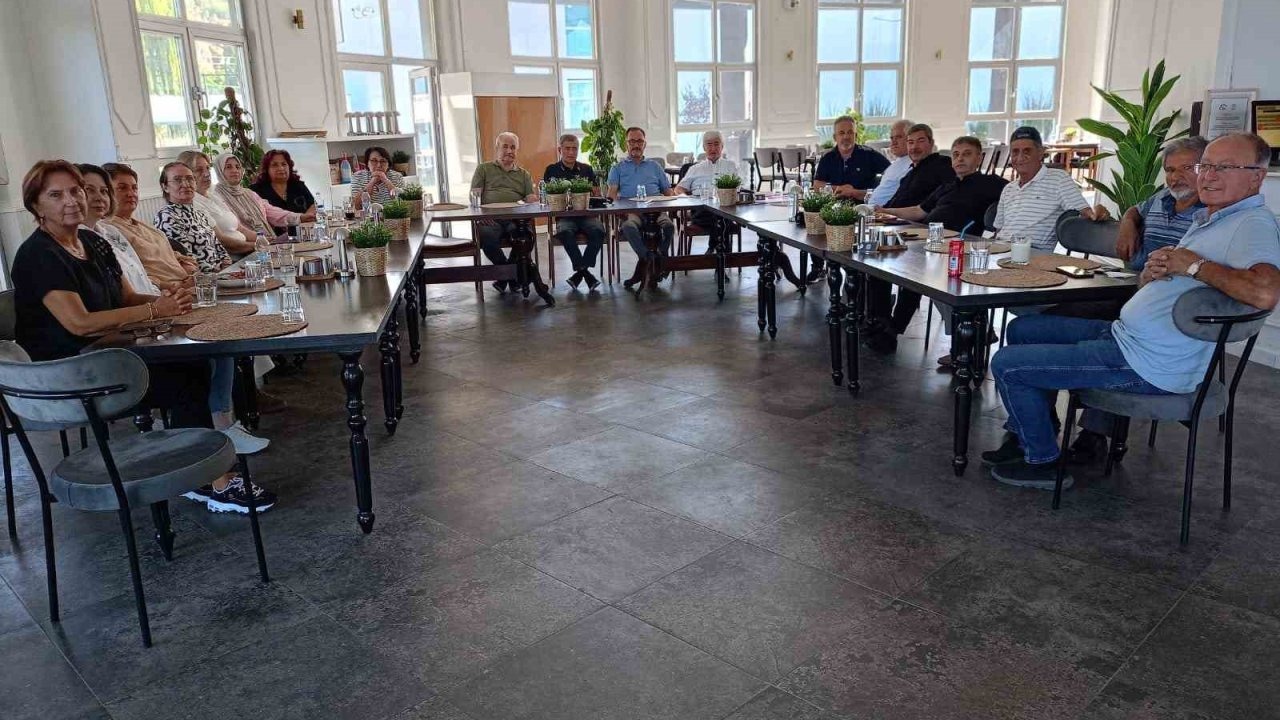 46 Yıl Sonra Yeniden Bir Aaya Geldiler