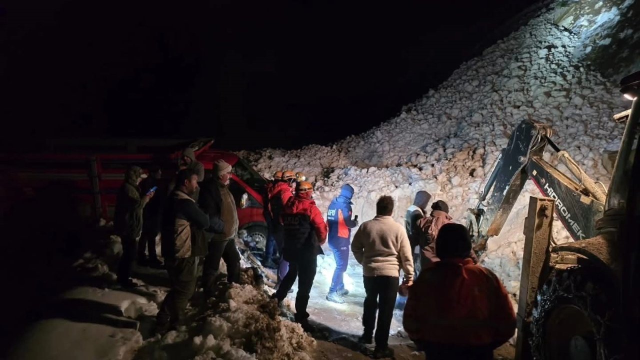 Trovit Yaylası'nda Çığda Mahsur Kalanlar Kurtarıldı