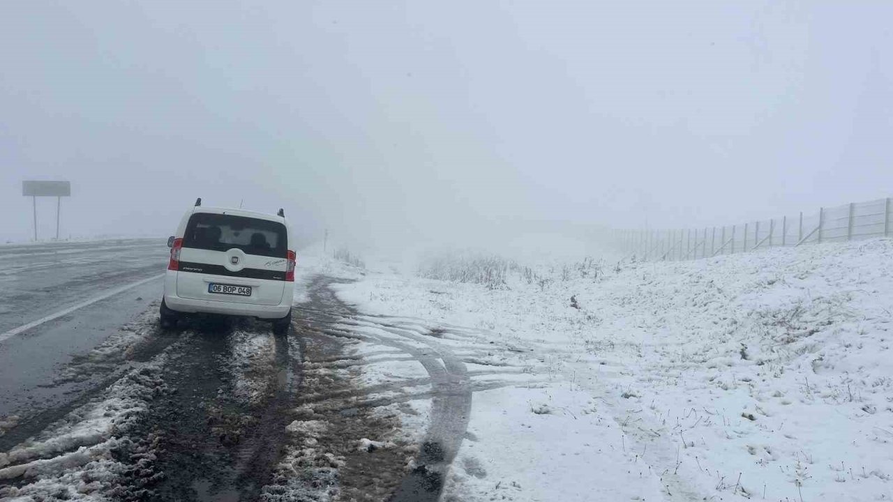 Ardahan'da Yüksek Kesimlerde Kar Yağışı Başladı