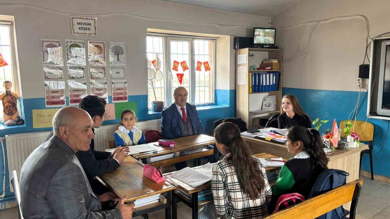 Susuz Kaymakamı Öğrenciler ve Öğretmenlerle Buluştu