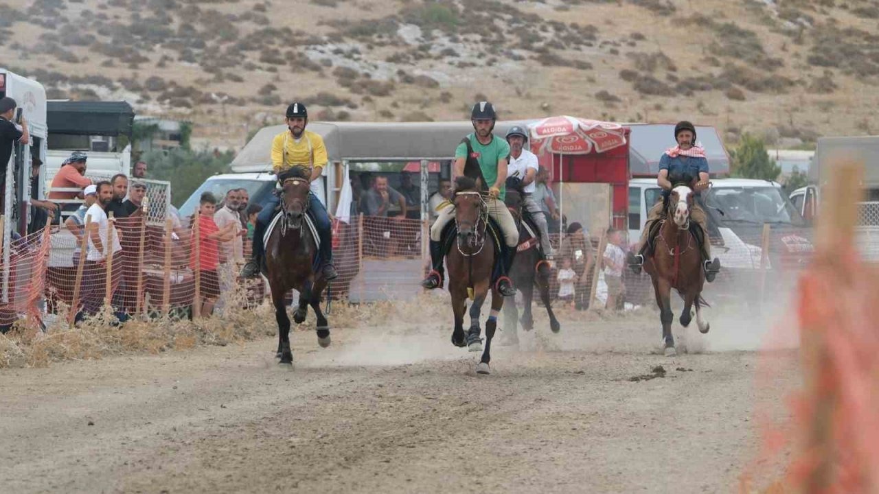 Menemen'de Rahvan At Yarışları Heyecanı Başlıyor