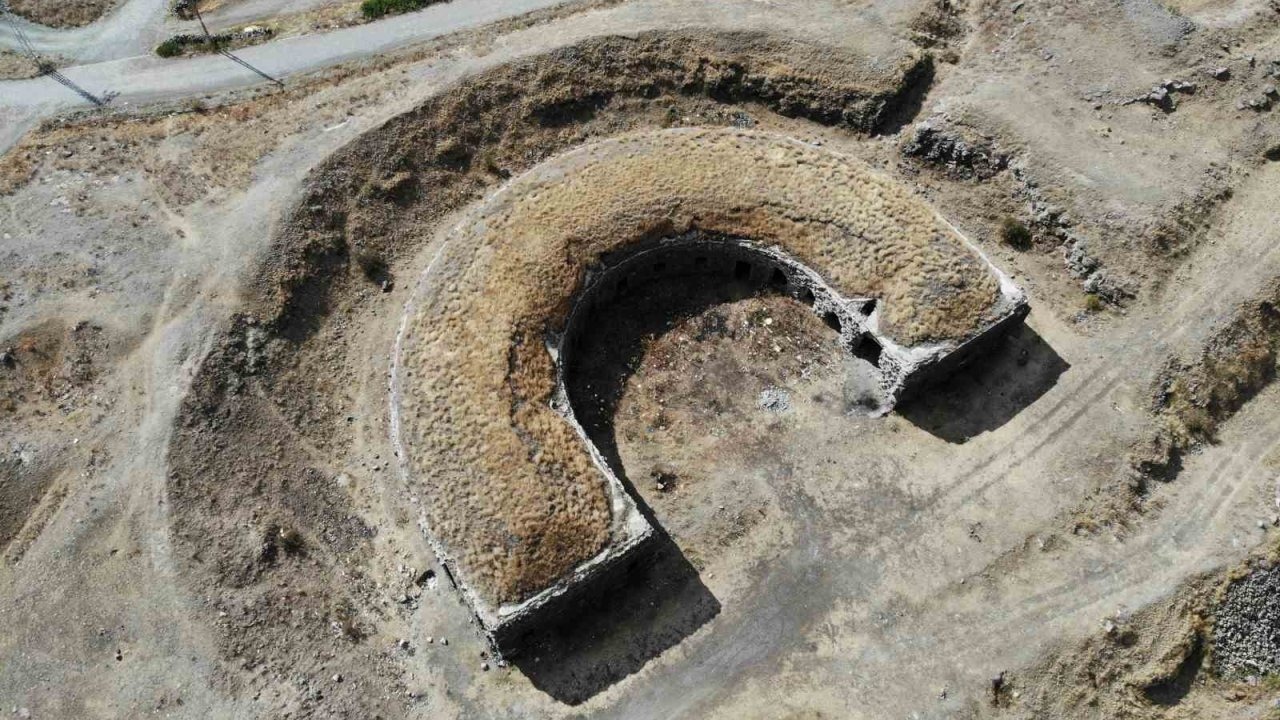 At nalı şeklindeki eşsiz tabya: Kars turizmine kazandırılmayı bekliyor
