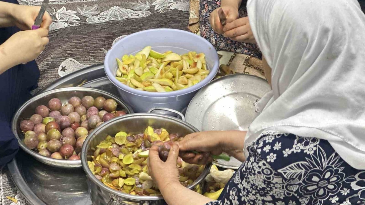 Pestil yapımı sürüyor