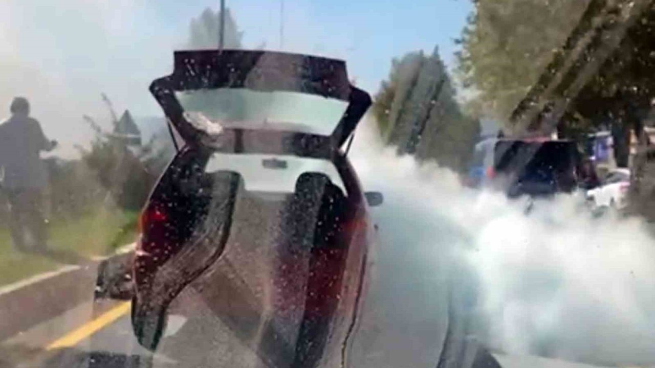 Muğla&#039;da Araçtan Çıkan Duman Paniğe Neden Oldu