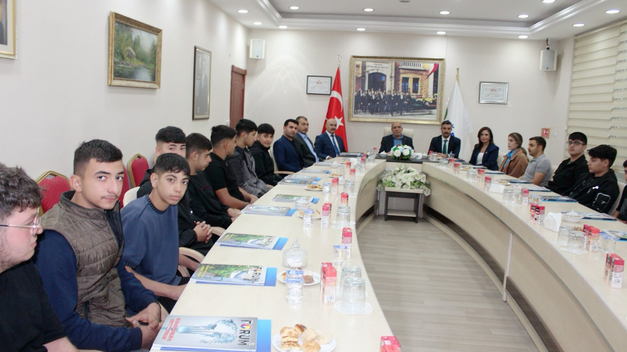 Ahilik Haftası Kapsamında Öğrencilerden Iğdır Ticaret ve Sanayi Odası&#039;na Anlamlı Ziyaret
