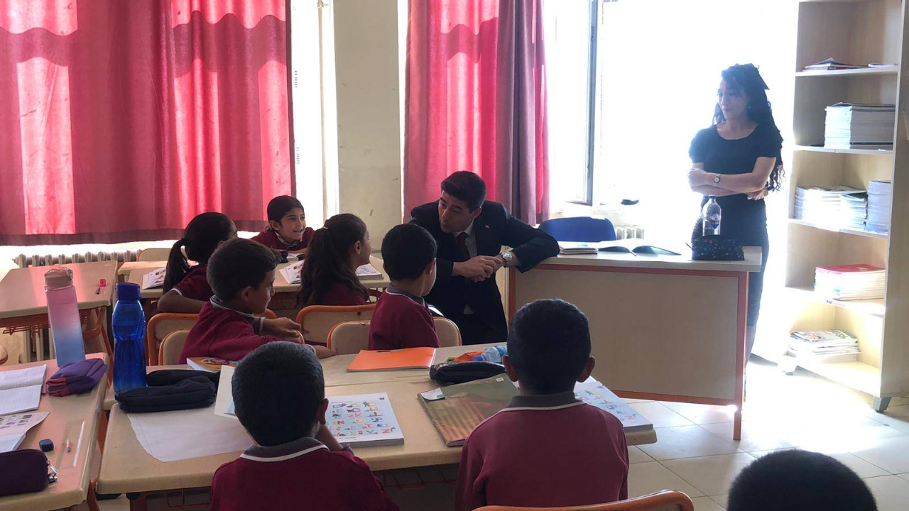 Karakoyunlu Kaymakamı Fatih Erdoğan&#039;dan Bulakbaşı Okuluna Ziyaret