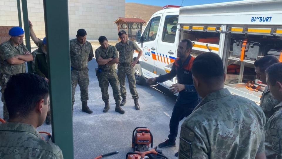 Bayburt&#039;ta Komandolara AFAD&#039;dan Enkaz Arama ve Kurtarma Eğitimi