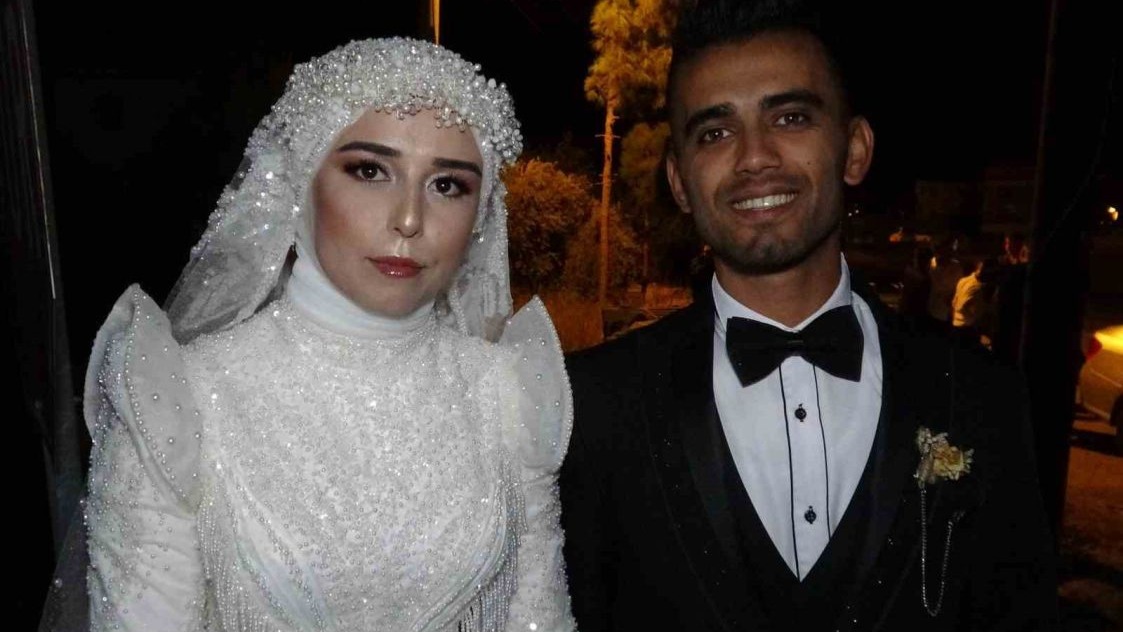 Düğün Günü Kundaklanan Çiftin Mutluluğu, Erdemli Esnafının İmecesiyle Tamamlandı