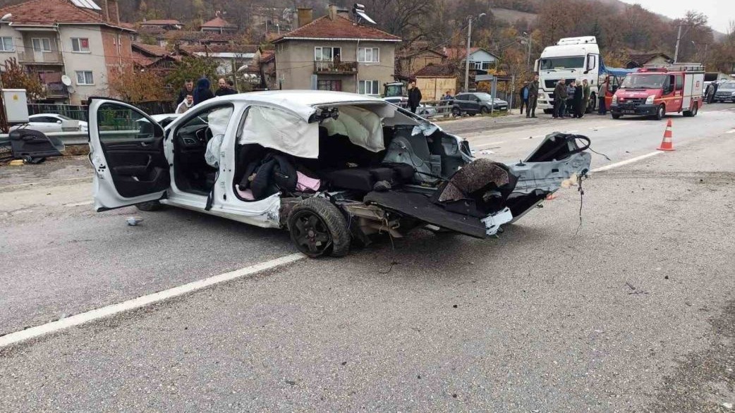Bursa&#039;da Korkunç Kaza: Eşi ve Kızını Kaybeden Baba, Sürücünün 5 Ay Sonra Serbest Kalmasına İsyan Etti