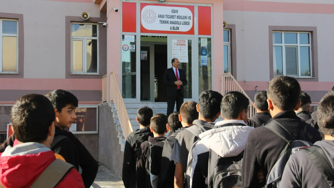 İl Millî Eğitim Müdürü Aziz Gün’den Okul Ziyaretleri