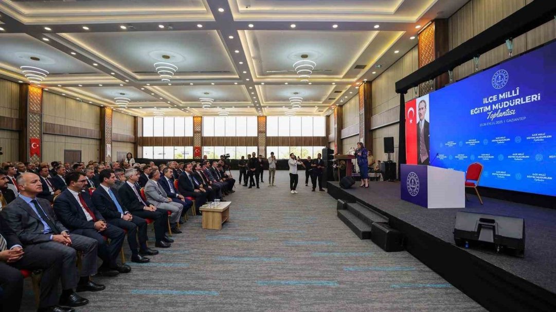 Bakan Tekin: &quot;17-25 Aralık&#039;ta Mesele Okullar Değil, Terör Örgütünün Ülkeyi Ele Geçirme Çabasıydı&quot;