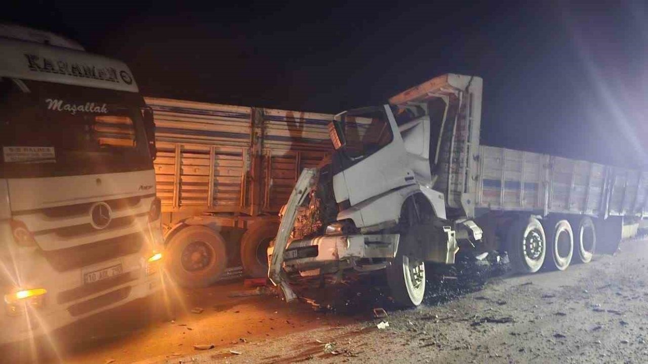 Bekleyen Tıra Arkadan Çarpma: 1 Yaralı
