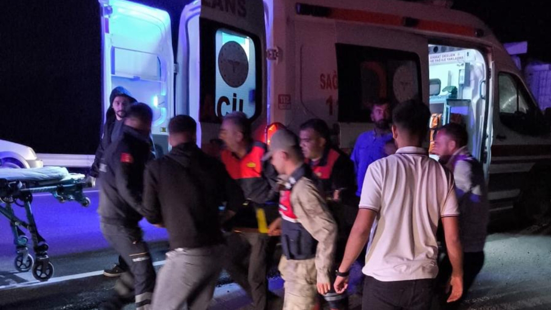 Iğdır&#039;da Traktör ile Tanker Çarpıştı: 3 Yaralı