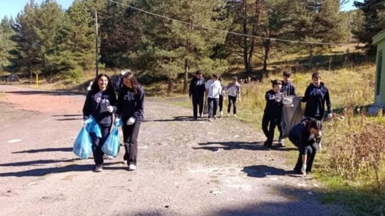 Ardahan Fen Lisesi Öğrencilerinden Çevre Bilinci Dersi: Çamlıçatak Ormanı Temizlendi