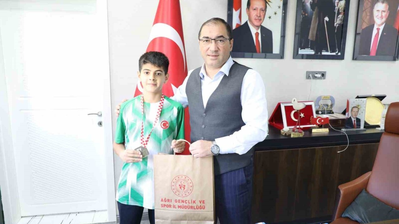 Ağrılı Milli Sporcu Eyüp Murat Alpaslan, Hırvatistan Şampiyonluğu Sonrası İl Müdürünü Ziyaret Etti