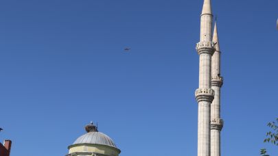 Hacı Hacer Camii'nin Kubbesindeki Leylek Objektiflere Takıldı
