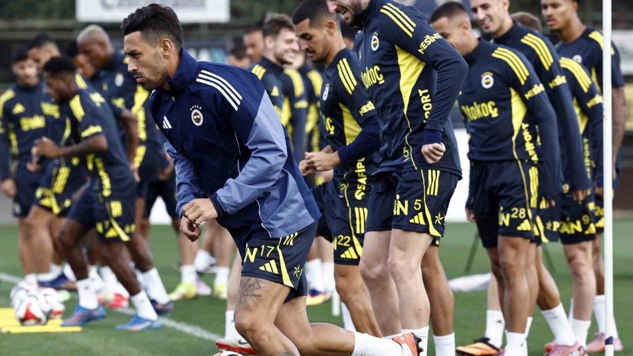 Fenerbahçe, Antalyaspor Maçı Hazırlıklarını Tamamladı ve Kampa Girdi