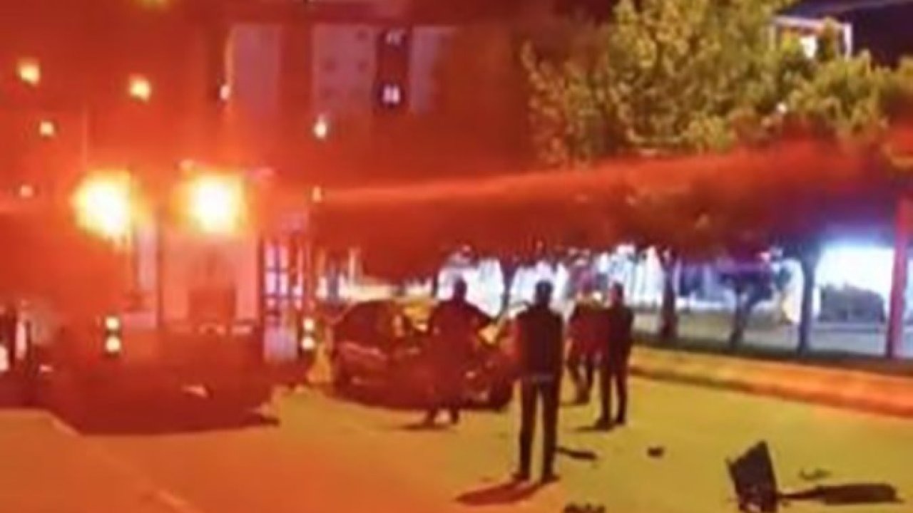 Muş-Bitlis Karayolunda Kaza: Otomobil Traktöre Çarptı, 1 Yaralı