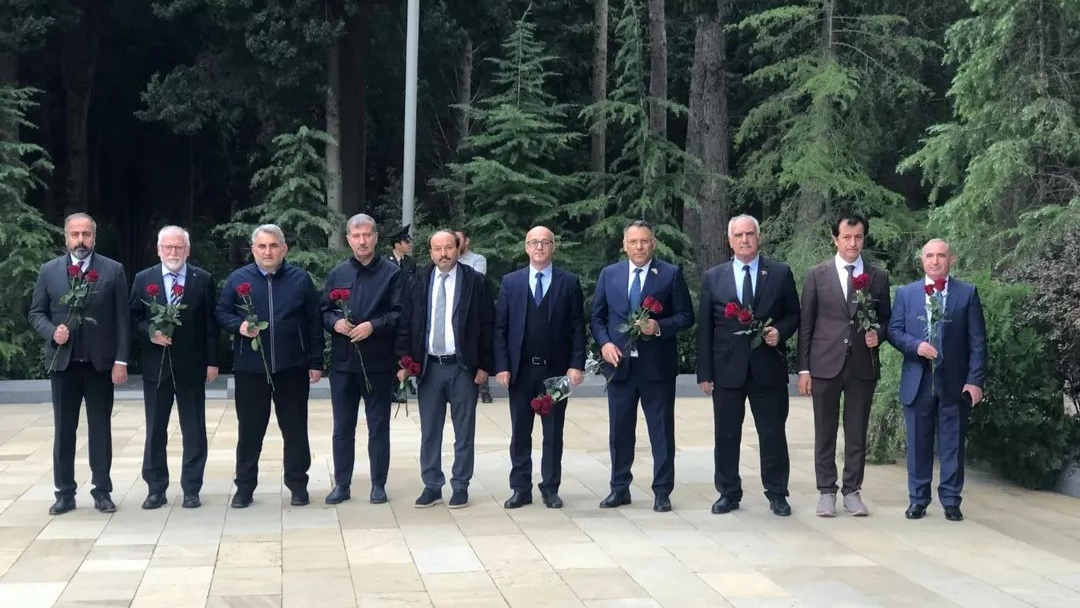 Rektör Gürel ve Üniversite Rektörlerinden Azerbaycan’da Şehitlere Vefa Ziyareti